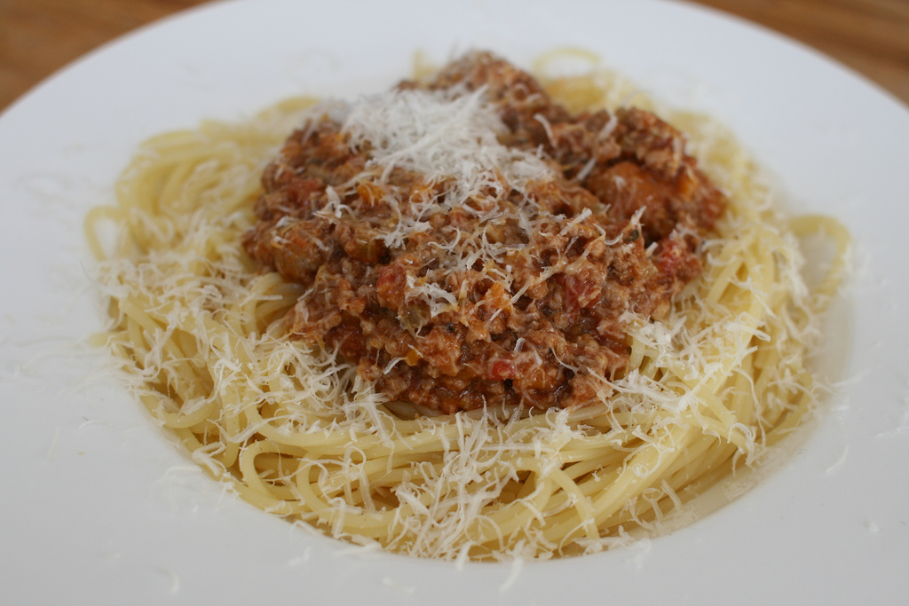Spaghetti Bolognese - Rezept für 100 Portionen