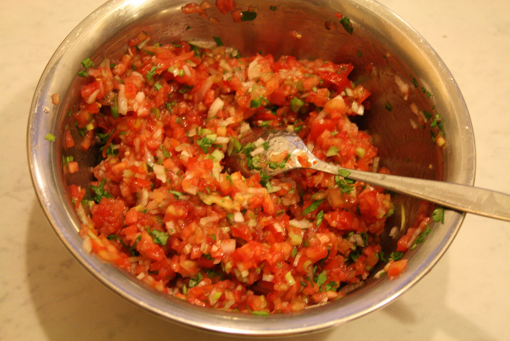 Tomaten - Salsa aus frischen Zutaten - Rezept