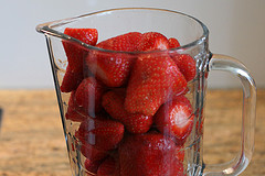 Frische Erdbeeren vor dem Pürieren